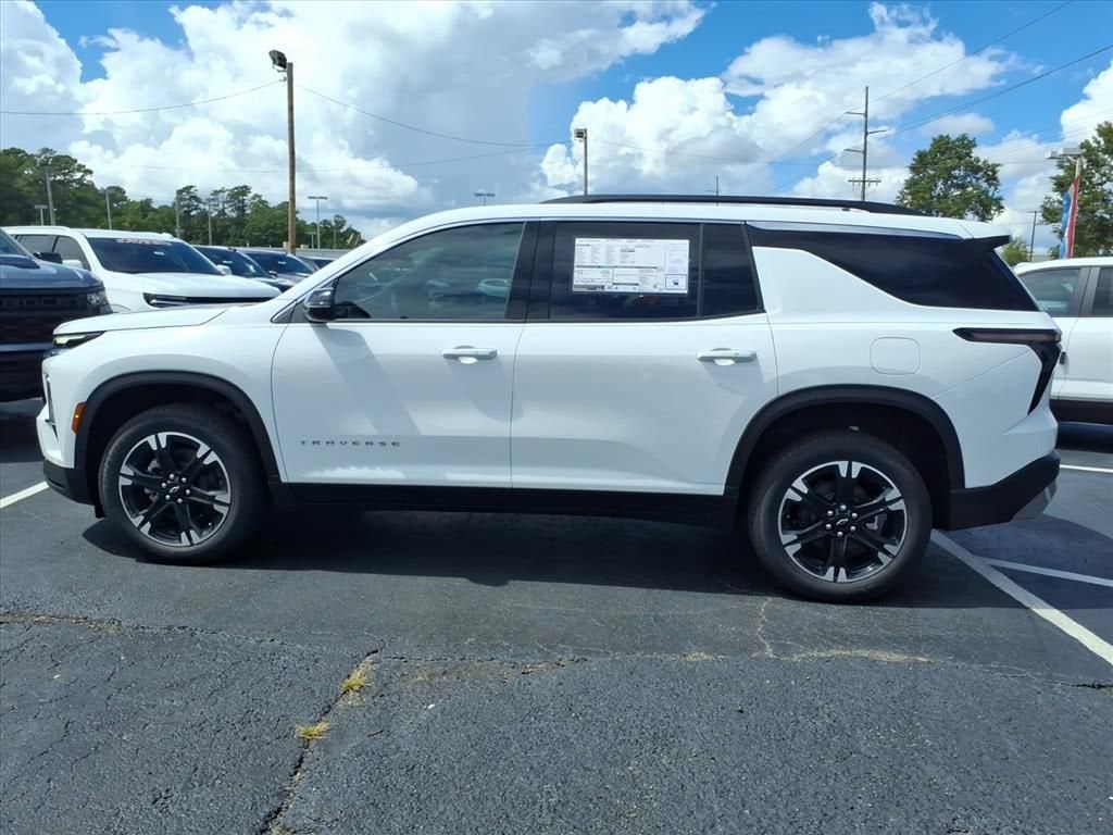 2027 Chevrolet Traverse LT SUV Slide 5
