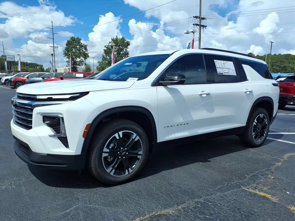 2027 Chevrolet Traverse LT SUV Slide 7
