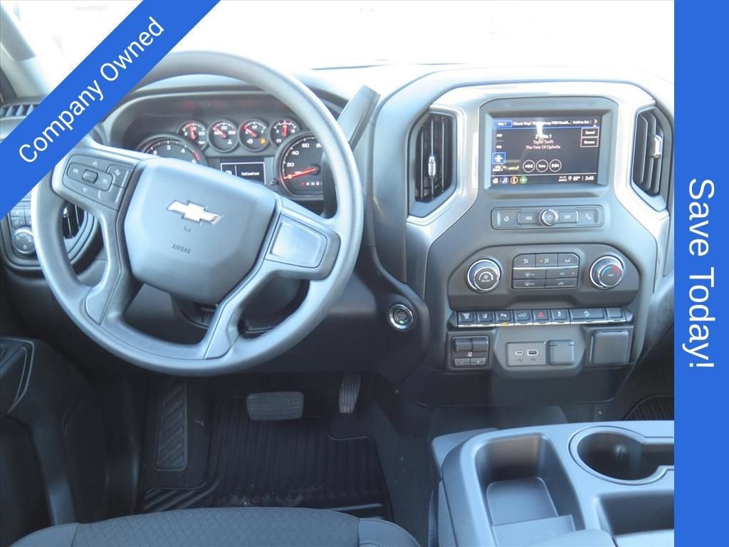 2026 Chevrolet Silverado 2500 HD CUSTOM Crew Cab Pickup Slide 12