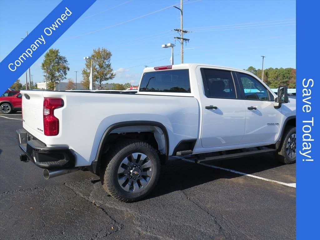 2026 Chevrolet Silverado 2500 HD CUSTOM Crew Cab Pickup Slide 2