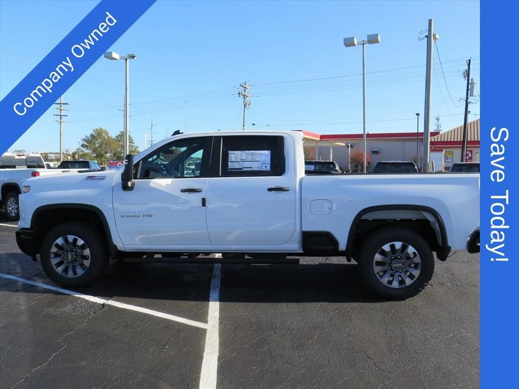 2026 Chevrolet Silverado 2500 HD CUSTOM Crew Cab Pickup Slide 5