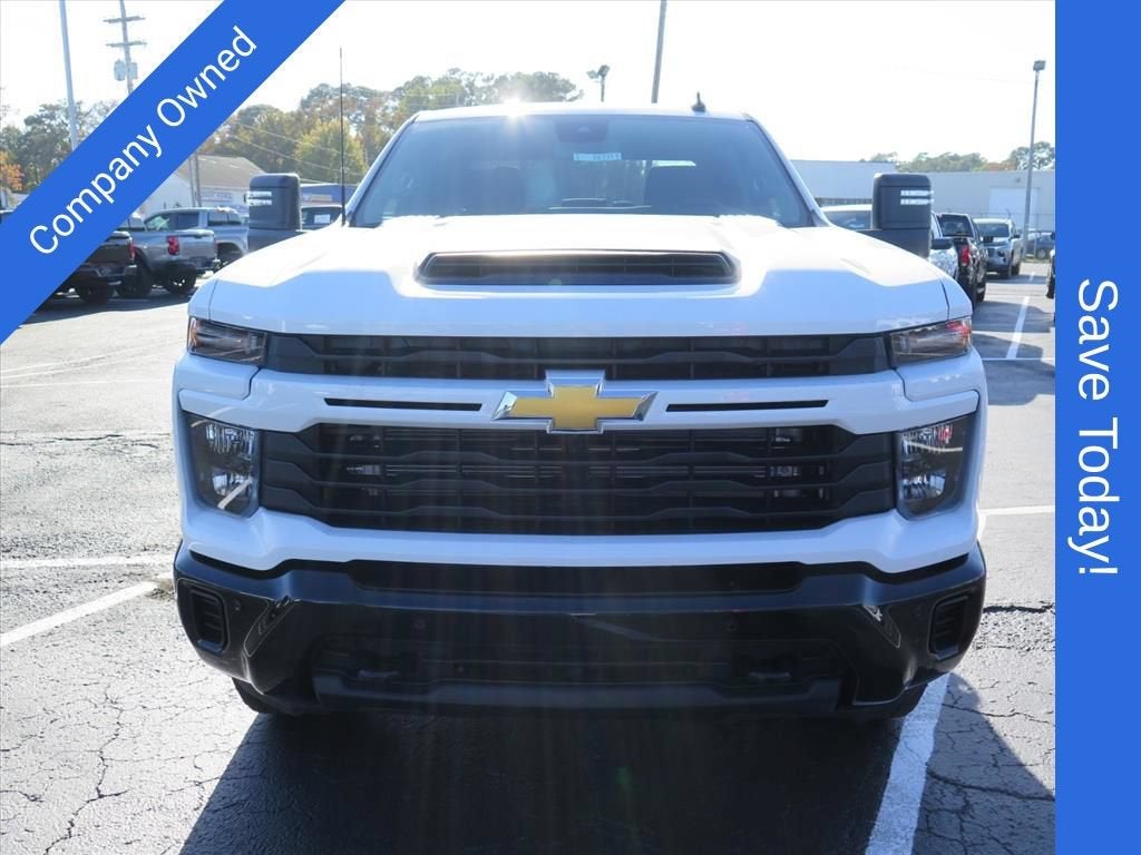 2026 Chevrolet Silverado 2500 HD CUSTOM Crew Cab Pickup Slide 8