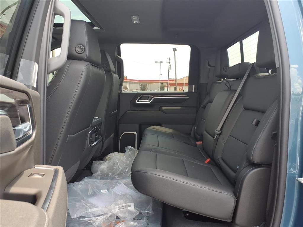 2026 Chevrolet Silverado 2500 HD LTZ Crew Cab Pickup Slide 13
