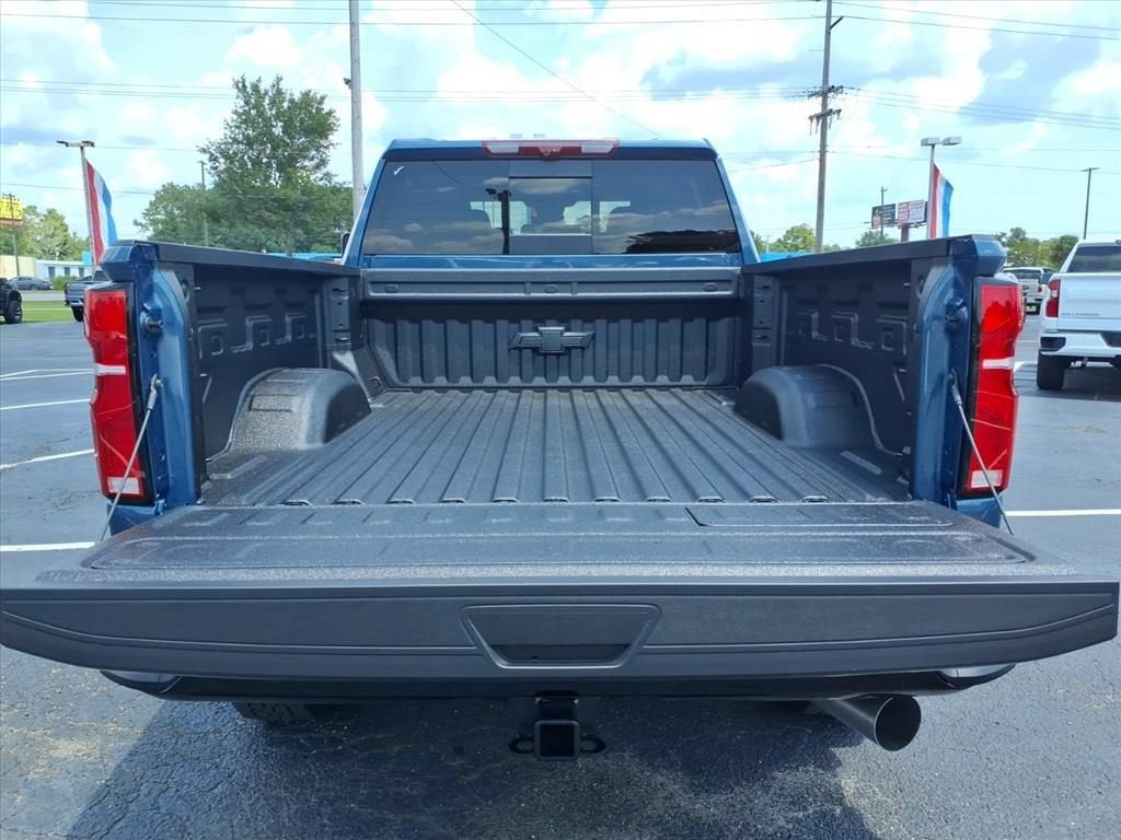 2026 Chevrolet Silverado 2500 HD LTZ Crew Cab Pickup Slide 14