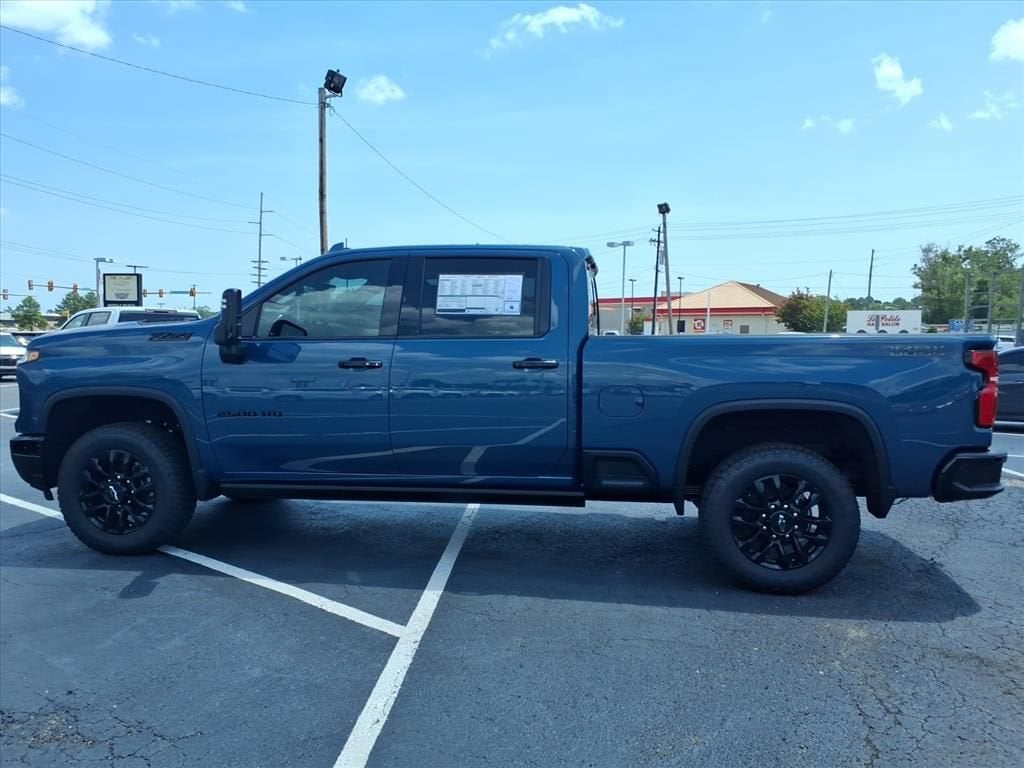 2026 Chevrolet Silverado 2500 HD LTZ Crew Cab Pickup Slide 5