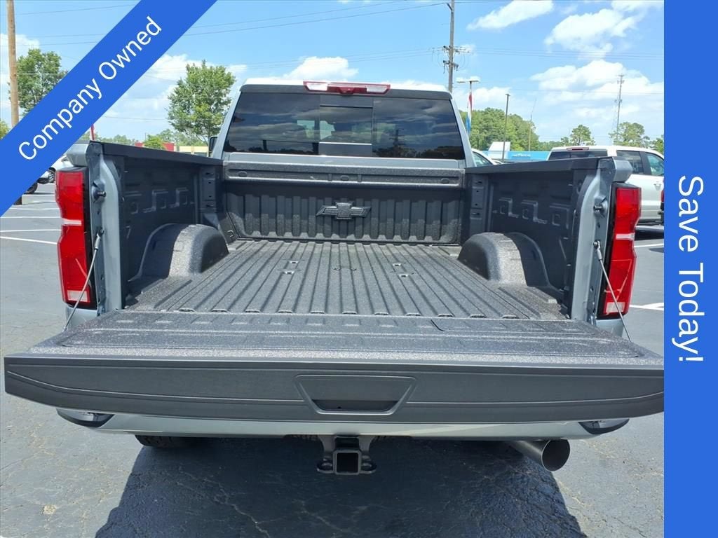 2026 Chevrolet Silverado 3500 HD HIGH COUNTRY Crew Cab Pickup Slide 14