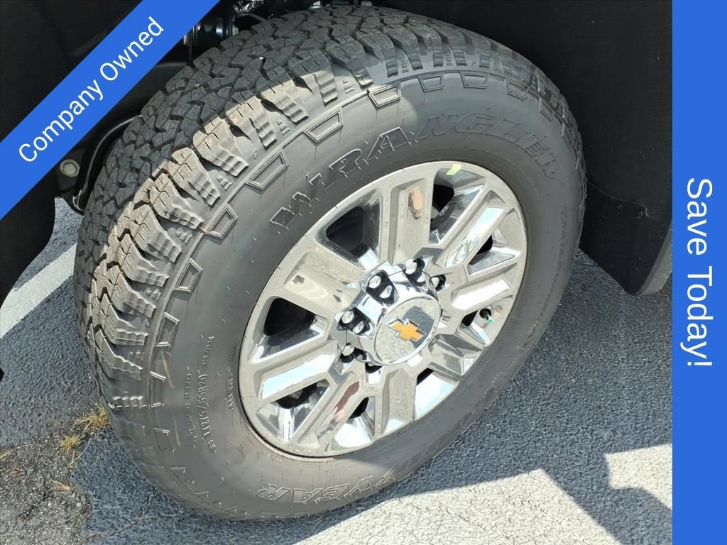 2026 Chevrolet Silverado 3500 HD HIGH COUNTRY Crew Cab Pickup Slide 15
