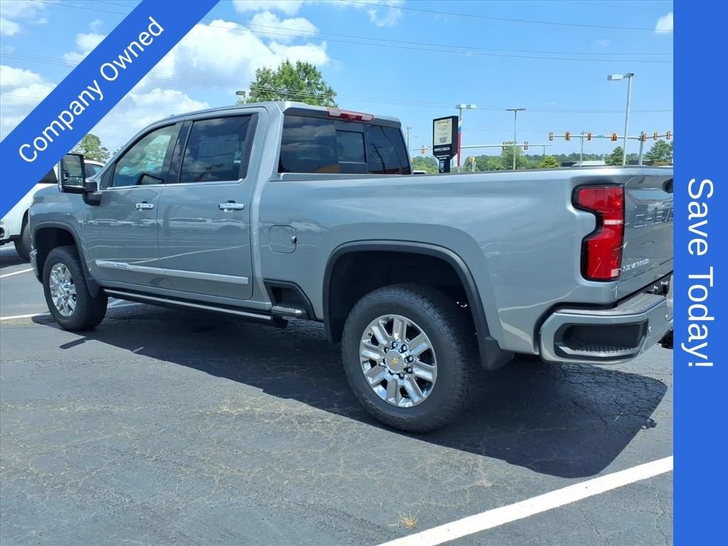2026 Chevrolet Silverado 3500 HD HIGH COUNTRY Crew Cab Pickup Slide 4