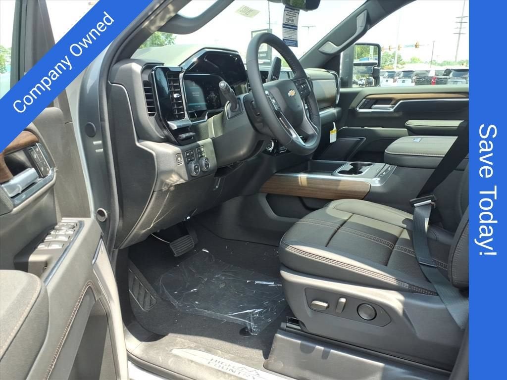 2026 Chevrolet Silverado 3500 HD HIGH COUNTRY Crew Cab Pickup Slide 8