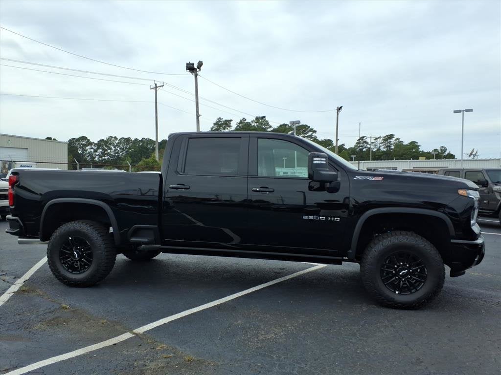 2026 Chevrolet Silverado 2500 HD ZR2 Crew Cab Pickup Slide 1