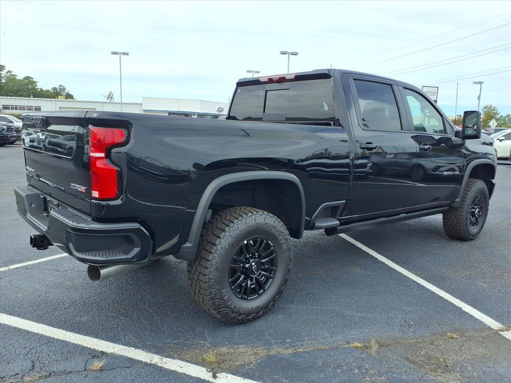 2026 Chevrolet Silverado 2500 HD ZR2 Crew Cab Pickup Slide 2