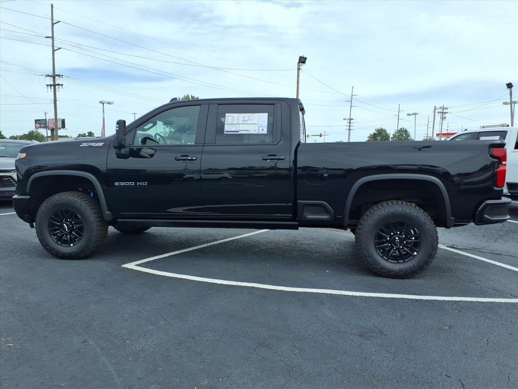 2026 Chevrolet Silverado 2500 HD ZR2 Crew Cab Pickup Slide 5