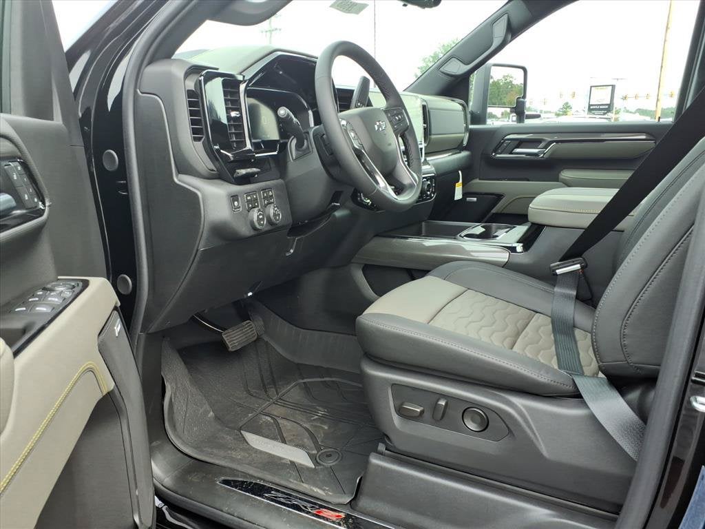2026 Chevrolet Silverado 2500 HD ZR2 Crew Cab Pickup Slide 8