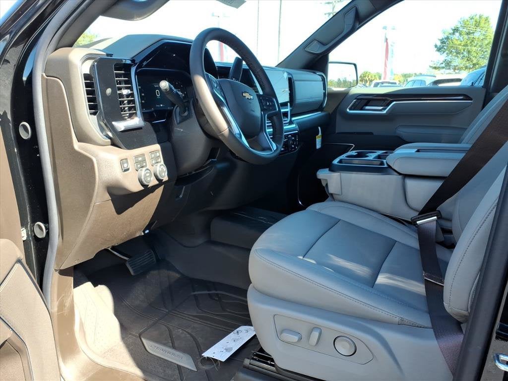 2026 Chevrolet Silverado 1500 LT Crew Cab Pickup Slide 10
