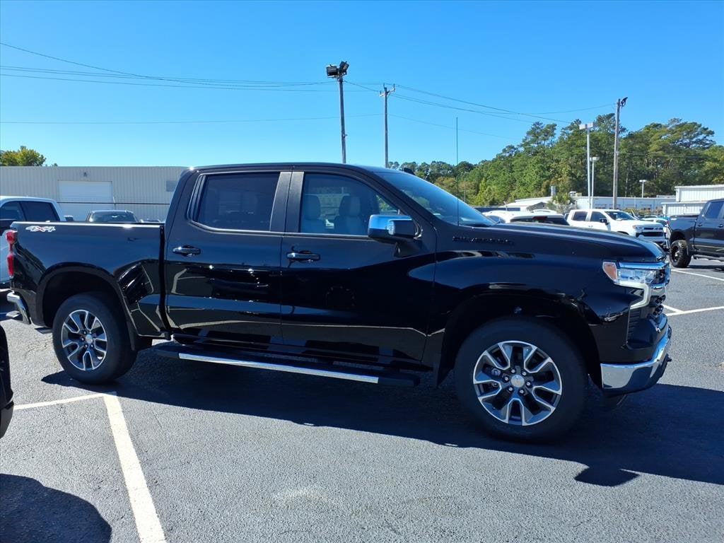 2026 Chevrolet Silverado 1500 LT Crew Cab Pickup Slide 1
