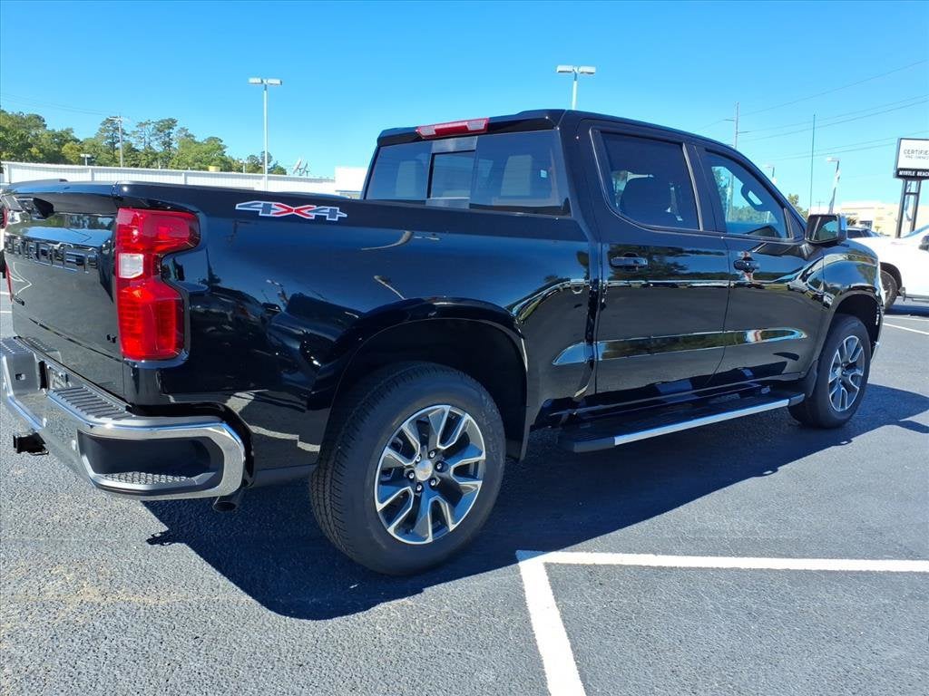 2026 Chevrolet Silverado 1500 LT Crew Cab Pickup Slide 2