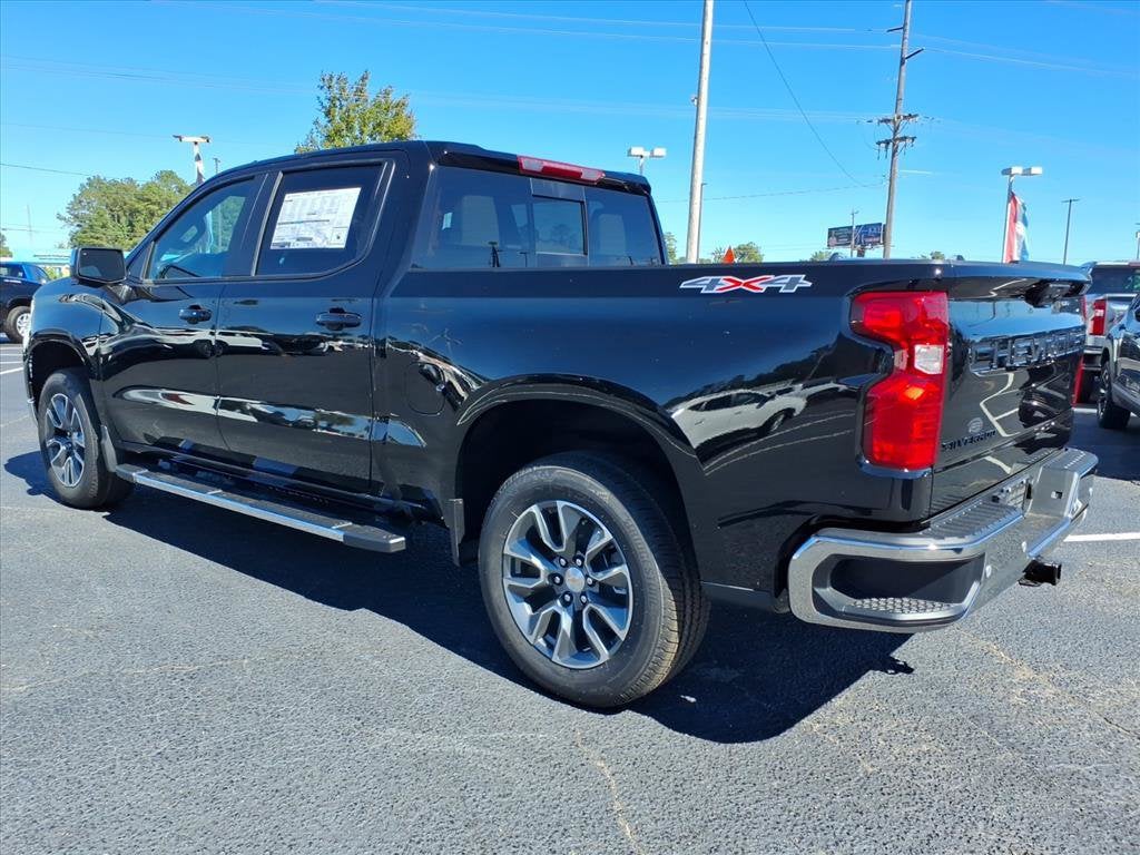 2026 Chevrolet Silverado 1500 LT Crew Cab Pickup Slide 4