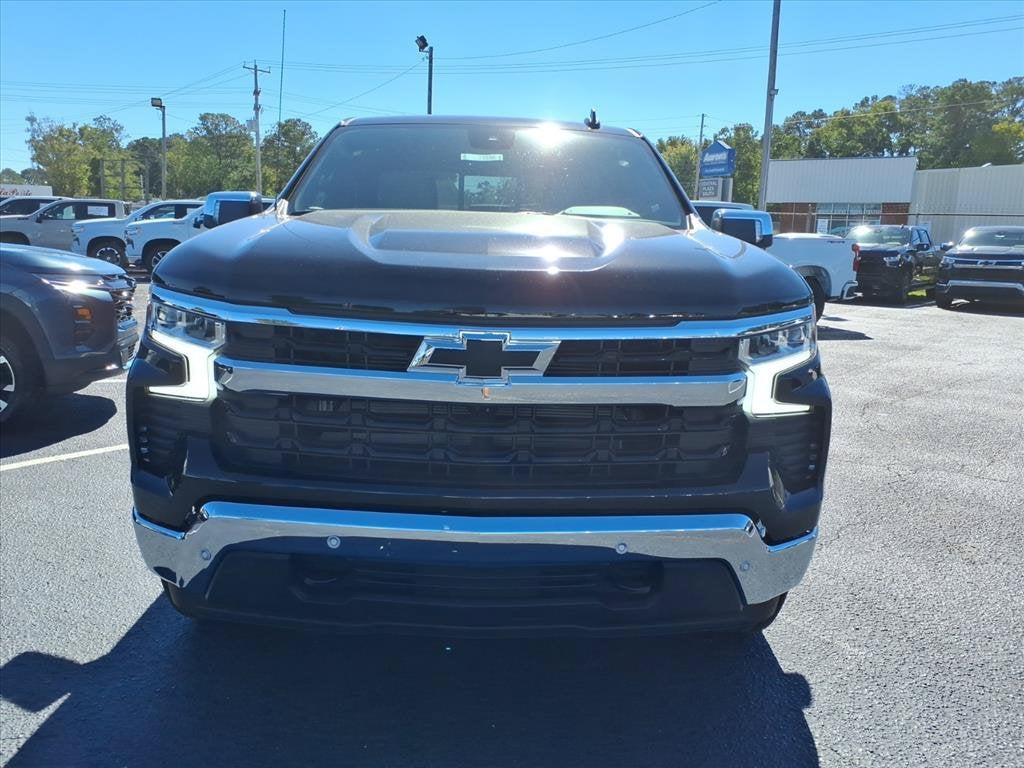 2026 Chevrolet Silverado 1500 LT Crew Cab Pickup Slide 8