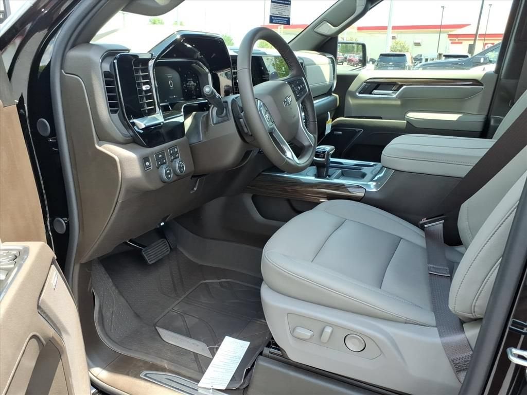 2026 Chevrolet Silverado 1500 RST Crew Cab Pickup Slide 10