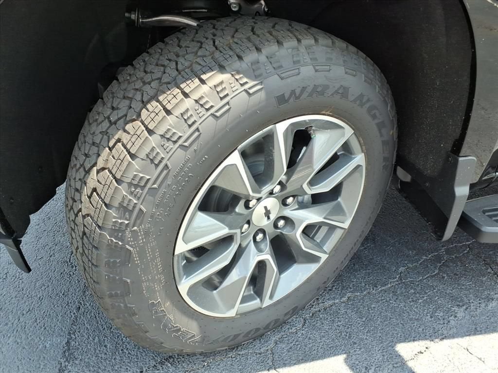 2026 Chevrolet Silverado 1500 RST Crew Cab Pickup Slide 15