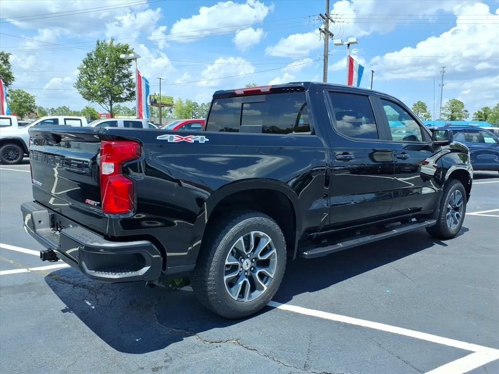 2026 Chevrolet Silverado 1500 RST Crew Cab Pickup Slide 2