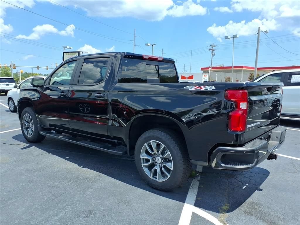 2026 Chevrolet Silverado 1500 RST Crew Cab Pickup Slide 4