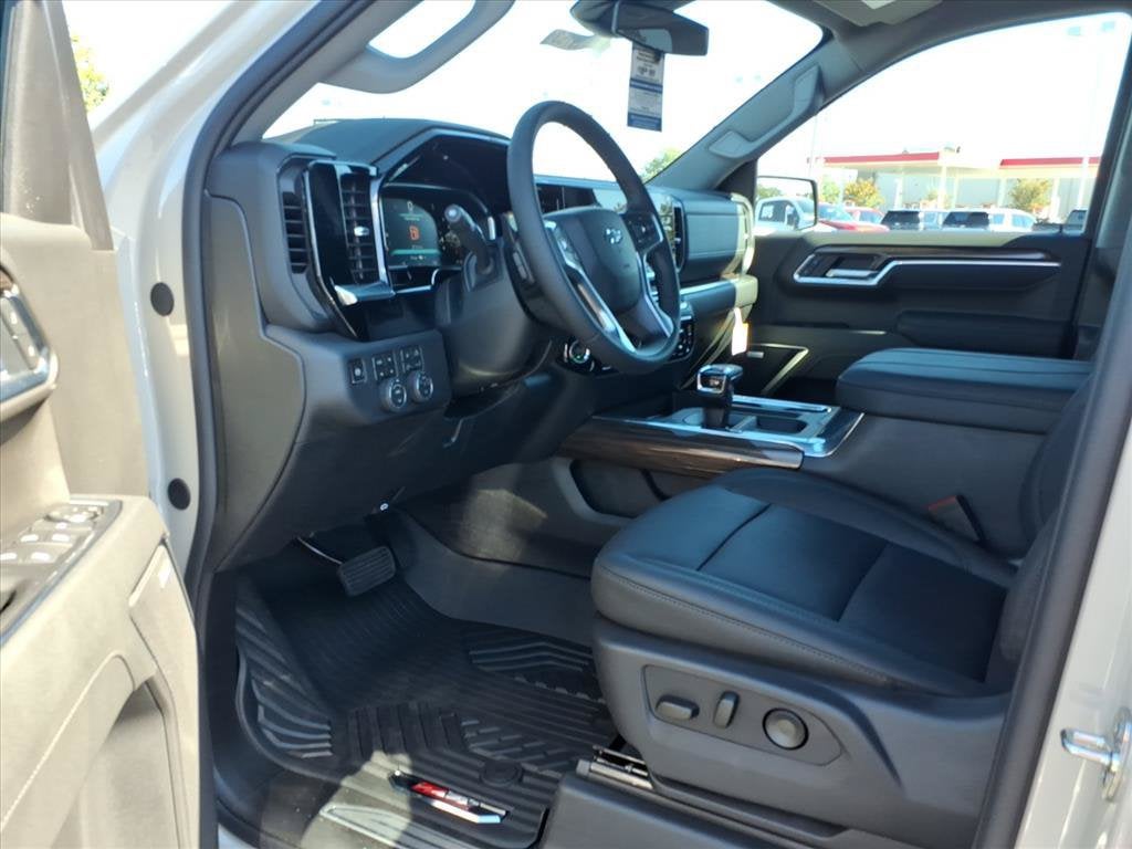 2026 Chevrolet Silverado 1500 RST Crew Cab Pickup Slide 10