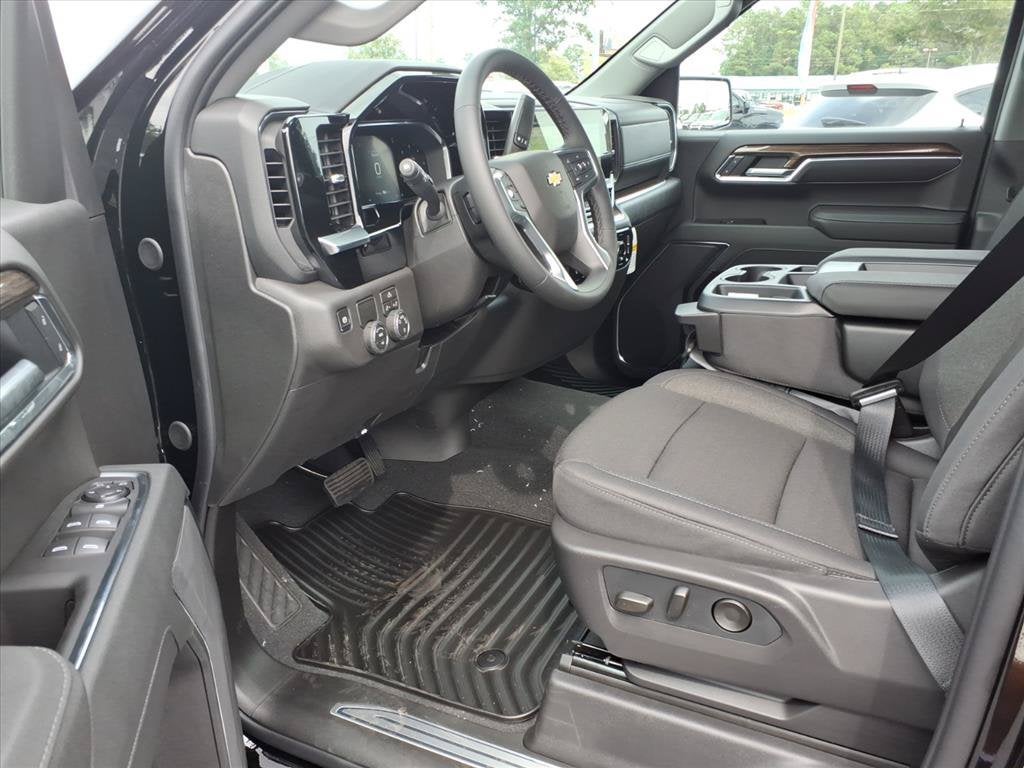 2026 Chevrolet Silverado 1500 LT Crew Cab Pickup Slide 10