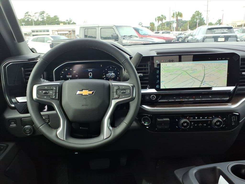 2026 Chevrolet Silverado 1500 LT Crew Cab Pickup Slide 12
