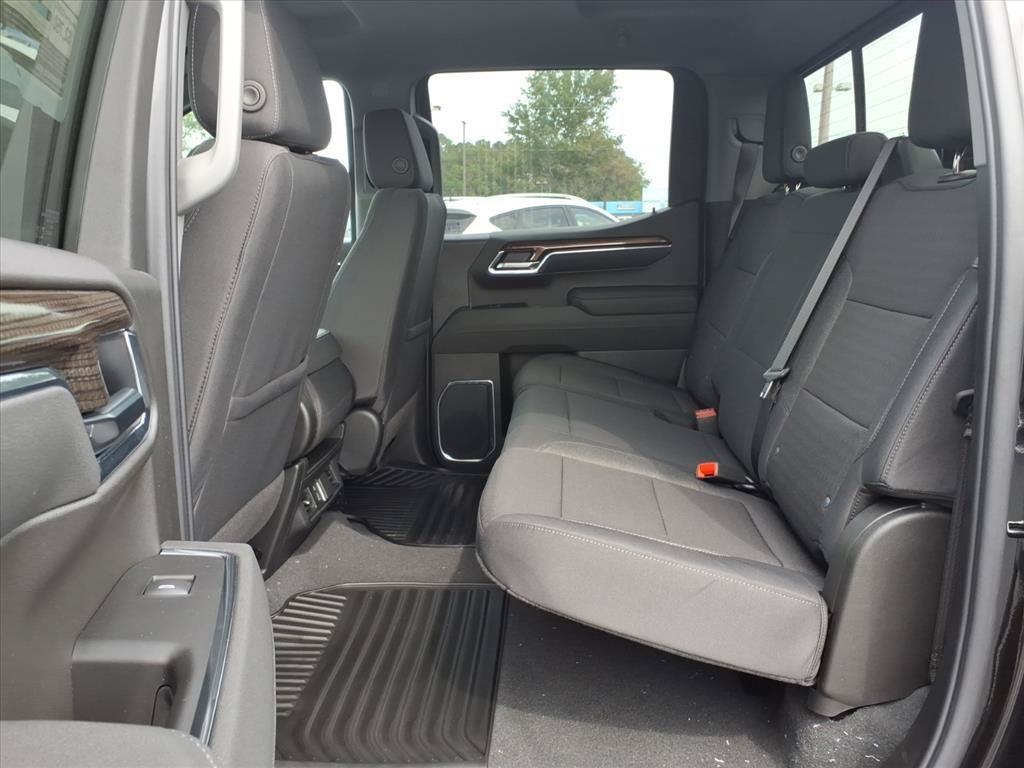 2026 Chevrolet Silverado 1500 LT Crew Cab Pickup Slide 13