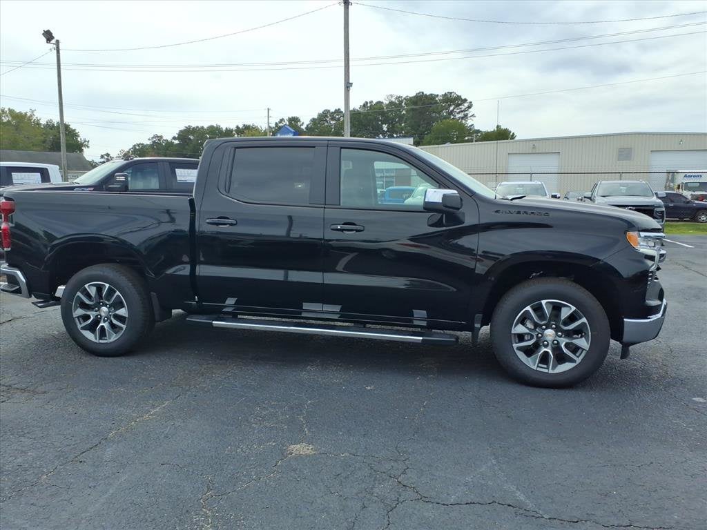 2026 Chevrolet Silverado 1500 LT Crew Cab Pickup Slide 1