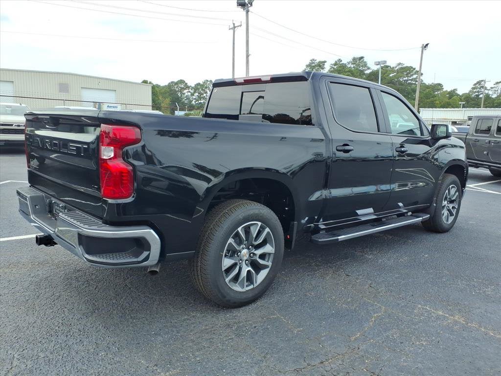 2026 Chevrolet Silverado 1500 LT Crew Cab Pickup Slide 2