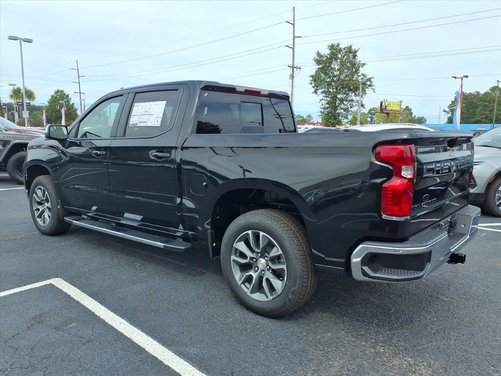 2026 Chevrolet Silverado 1500 LT Crew Cab Pickup Slide 4