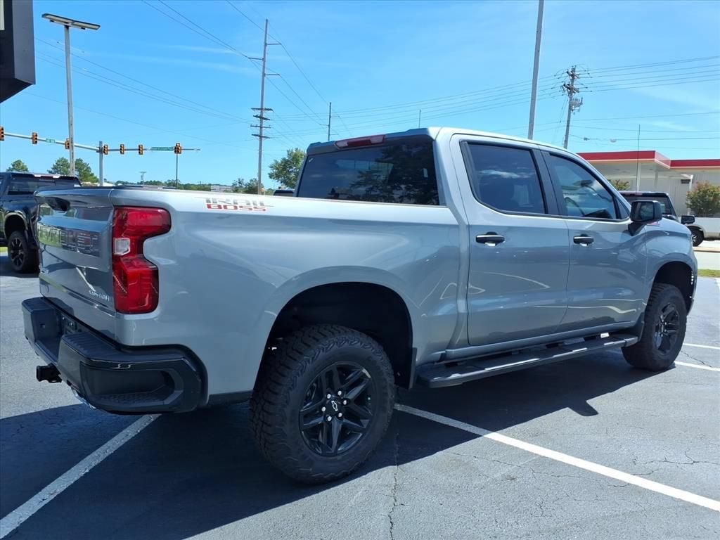 2026 Chevrolet Silverado 1500 CUSTOM TRAIL BOSS Crew Cab Pickup Slide 2
