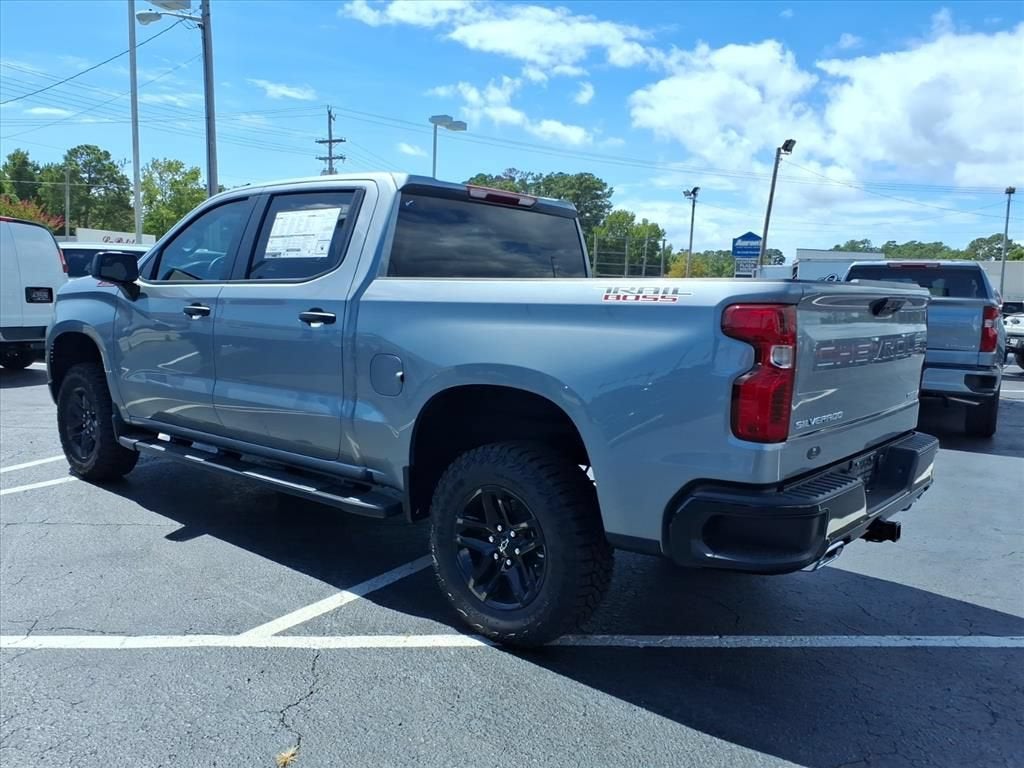 2026 Chevrolet Silverado 1500 CUSTOM TRAIL BOSS Crew Cab Pickup Slide 4