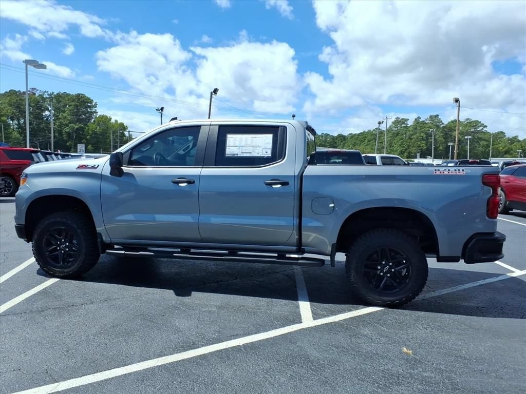 2026 Chevrolet Silverado 1500 CUSTOM TRAIL BOSS Crew Cab Pickup Slide 5