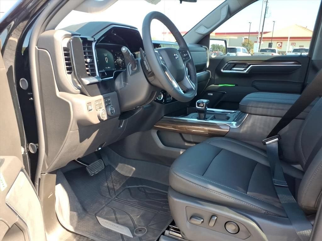 2026 Chevrolet Silverado 1500 RST Crew Cab Pickup Slide 10