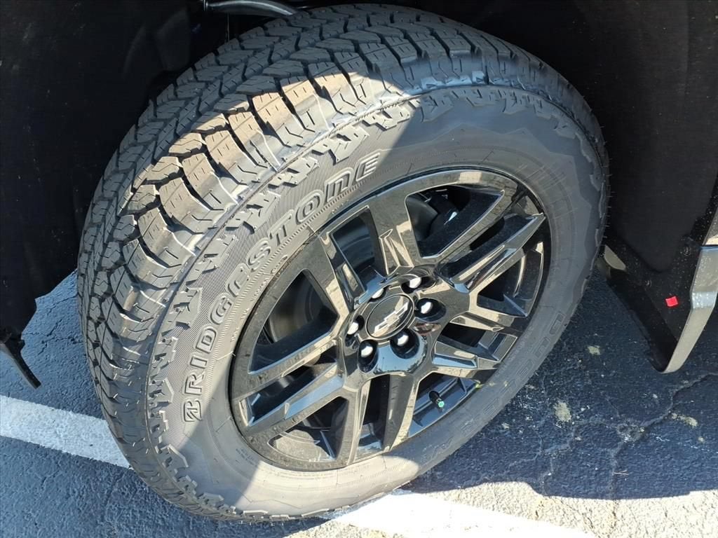 2026 Chevrolet Silverado 1500 RST Crew Cab Pickup Slide 15