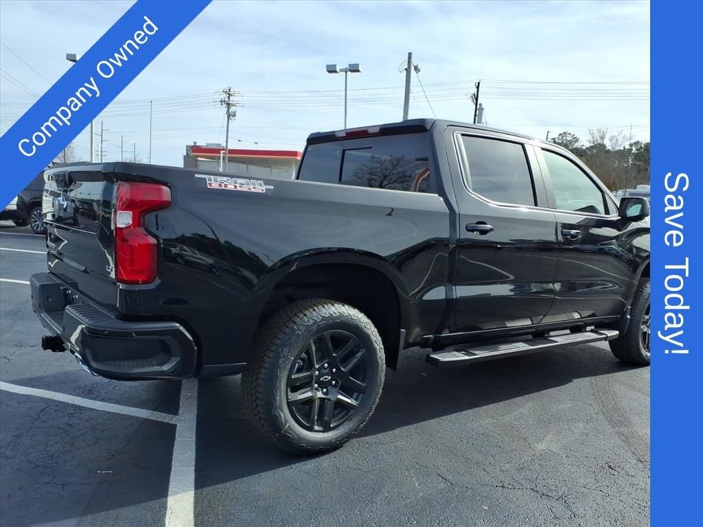 2026 Chevrolet Silverado 1500 LT TRAIL BOSS Crew Cab Pickup Slide 2