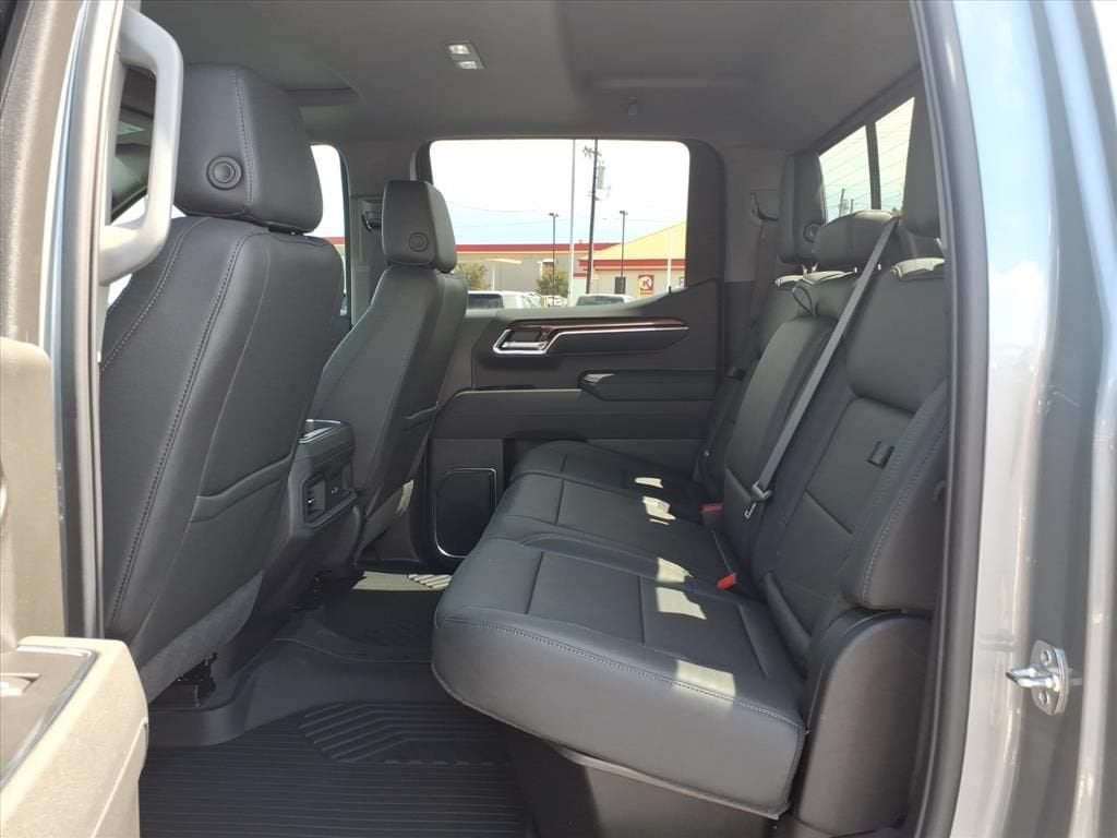 2026 Chevrolet Silverado 1500 LT TRAIL BOSS Crew Cab Pickup Slide 12