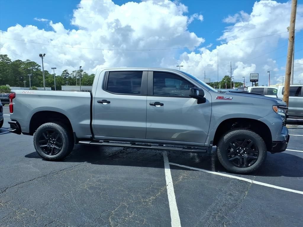 2026 Chevrolet Silverado 1500 LT TRAIL BOSS Crew Cab Pickup Slide 1