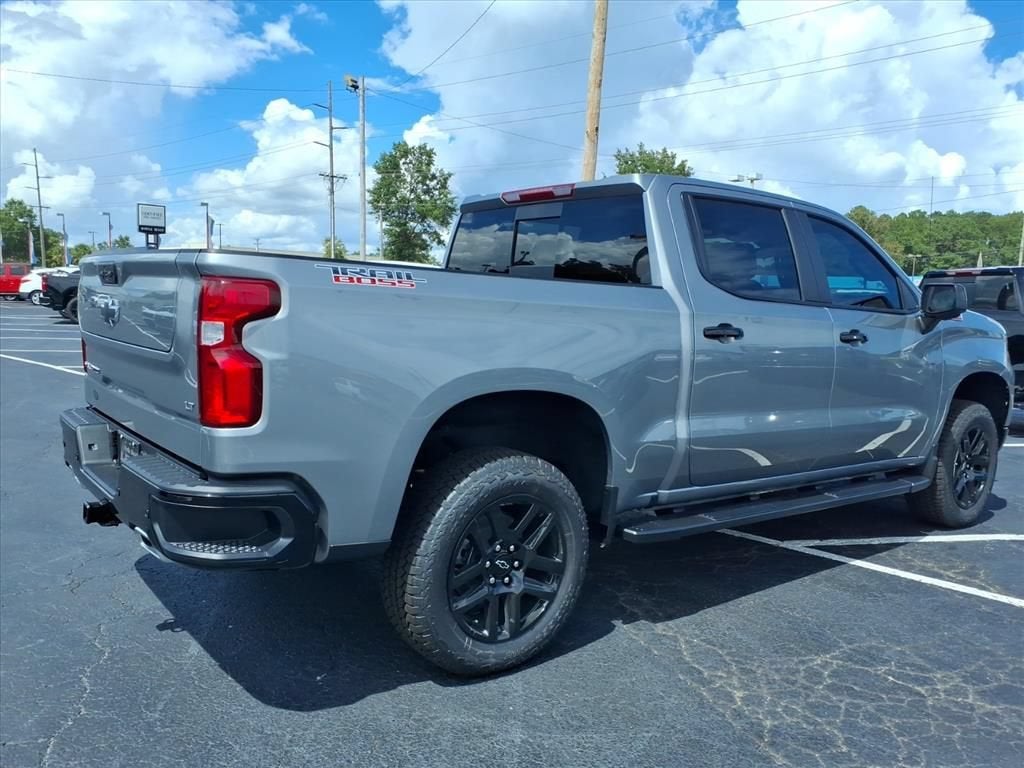 2026 Chevrolet Silverado 1500 LT TRAIL BOSS Crew Cab Pickup Slide 2