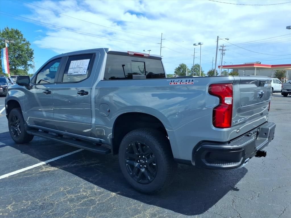 2026 Chevrolet Silverado 1500 LT TRAIL BOSS Crew Cab Pickup Slide 4