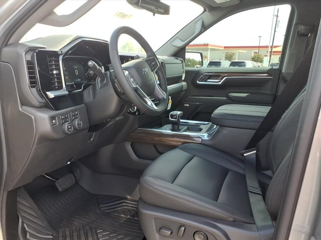 2026 Chevrolet Silverado 1500 LT TRAIL BOSS Crew Cab Pickup Slide 8