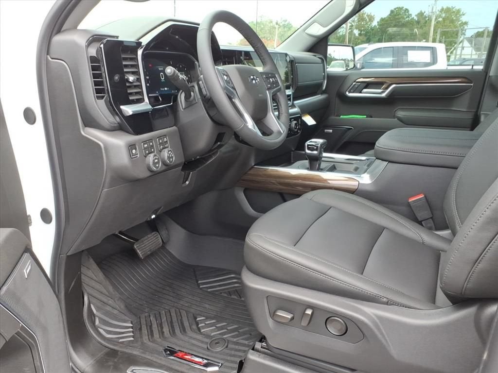 2026 Chevrolet Silverado 1500 LT TRAIL BOSS Crew Cab Pickup Slide 10