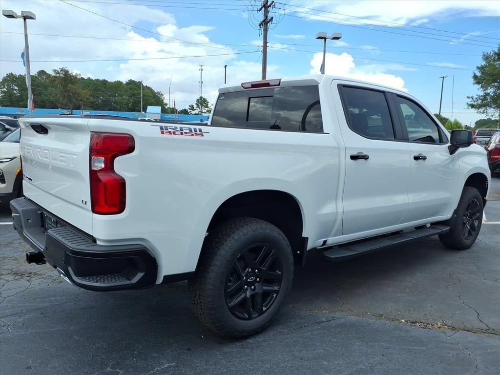 2026 Chevrolet Silverado 1500 LT TRAIL BOSS Crew Cab Pickup Slide 2
