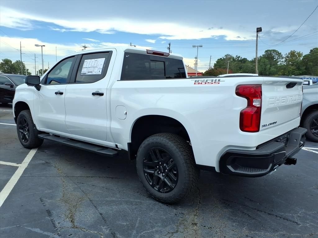 2026 Chevrolet Silverado 1500 LT TRAIL BOSS Crew Cab Pickup Slide 4