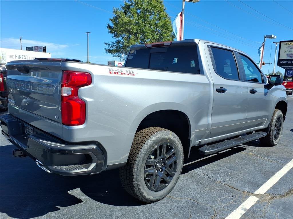 2026 Chevrolet Silverado 1500 LT TRAIL BOSS Crew Cab Pickup Slide 2