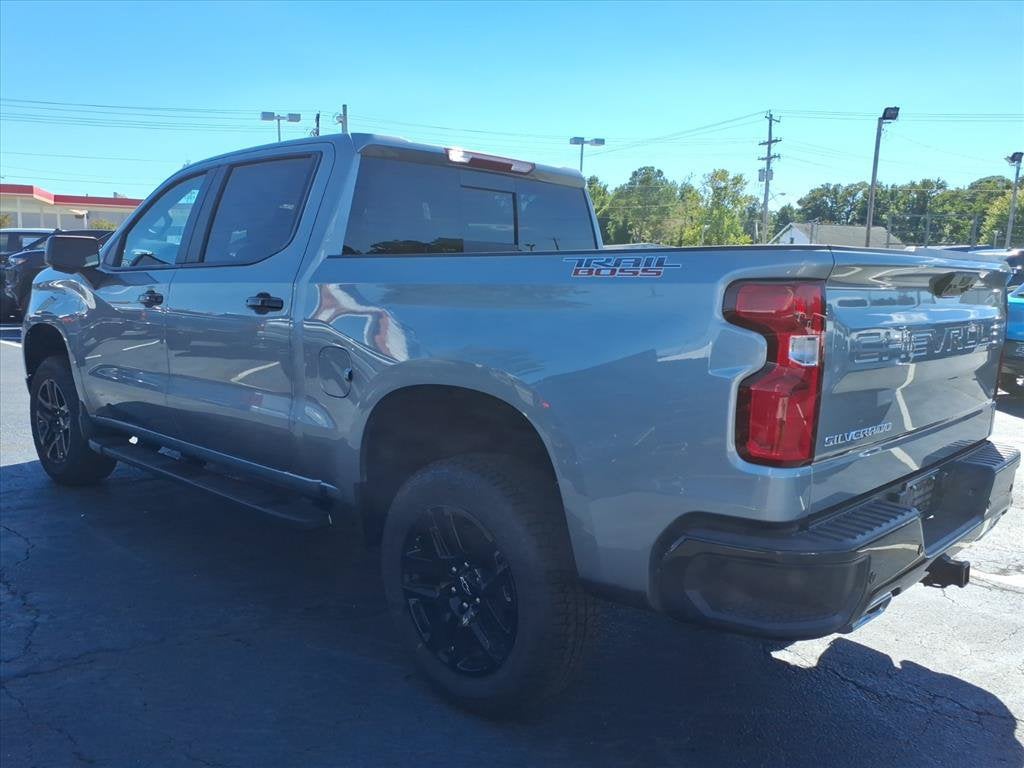 2026 Chevrolet Silverado 1500 LT TRAIL BOSS Crew Cab Pickup Slide 4