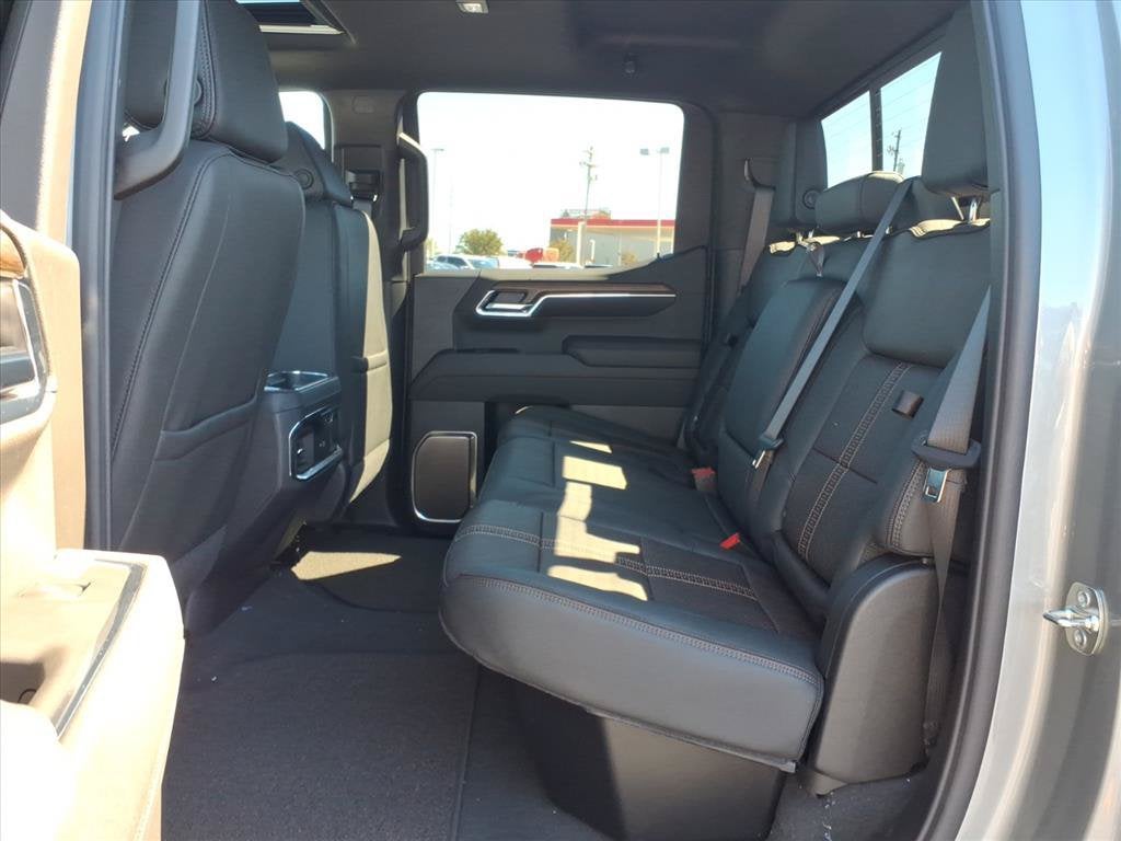 2026 Chevrolet Silverado 1500 HIGH COUNTRY Crew Cab Pickup Slide 13